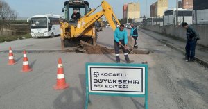 Gebze bölgesinde bozulan yollara müdahale