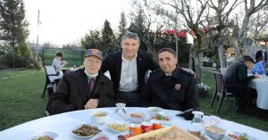 Başkan Şayir ilk iftarını şehit ve gazi aileleriyle birlikte açtı 