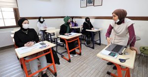 Kadınlar “Altın Bilezik” ile Meslek Öğreniyor