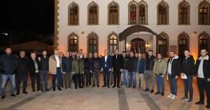 Ellibeş, taksi durağında iftar yaptı