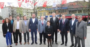 23 NİSAN GÖLCÜK'TE TÖRENLE KUTLANDI