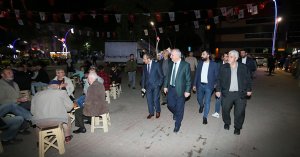 Derince’de Çayhane Sohbetler Sürüyor