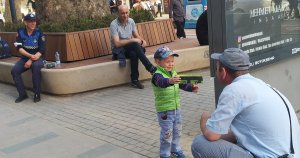 Cumhuriyet Bulvarı’nda kaybolan çocuk ailesine teslim edildi