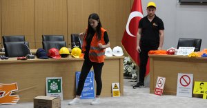 Bu oyun bilinçlendirirken güldürdü