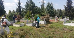 Derince’de Mezarlıklarda Bayram Temizliği