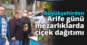 Büyükşehirden arife günü mezarlıklarda  çiçek dağıtımı