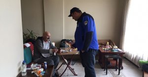 Büyükşehir Zabıtası Mehmet amcanın derdine ilaç oldu