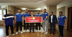Başkan Büyükakın, pehlivanları ağırladı