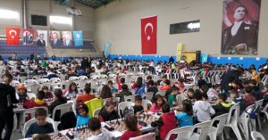 BAŞİSKELE'DE BAYRAM ŞÖLENİ SATRANÇ TURNUVASIYLA BAŞLADI