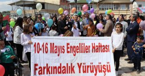 Başkan Turan engelliler farkındalık yürüyüşüne katıldı