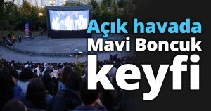 Açık havada Mavi Boncuk keyfi