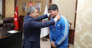Başkan Şayir, şampiyon sporcuyu ağırladı