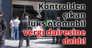 Kontrolden çıkan lüks otomobil, vergi dairesine daldı