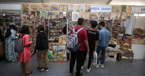 Fatma Girik, Kocaeli Kitap Fuarı'nda yaşıyor