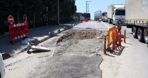 Gebze TIR garajları bölgesinde yol onarımı