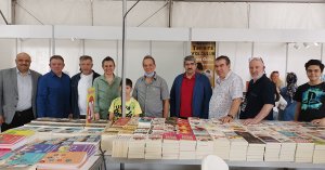 Fuarda bir ilk: Kocaelili yayınevleri ve kitapçılar aynı salonda ziyaretçilerini ağırlıyor