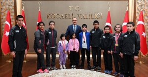  Başarılı Sporcularımızdan Vali Yavuz'a Anlamlı Ziyaret