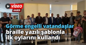 Görme engelli vatandaşlar braille yazılı şablonla ilk oylarını kullandı