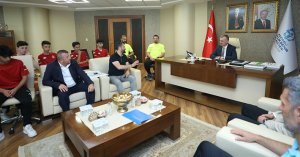 Başkan Büyükakın, Kullarspor U-18 takımını konuk etti