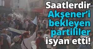 Saatlerdir Akşener'i Bekleyen Partililer İsyan Etti!