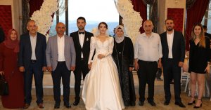 Andaç ve Gülseven ailelerin en mutlu günü Derince yelken Restaurant'ta gerçekleşti