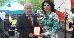 YOZGATLI İŞ KADININA; TEŞEKKÜR PLAKETİ