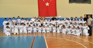 Başiskele Belediyesi Spor Okulları'nda Sarı Kuşak Sevinci