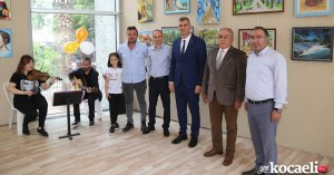 20 YILLIK RESİM TUTKUSUNU GÖLCÜK’TE SERGİYE DÖNÜŞTÜRDÜ