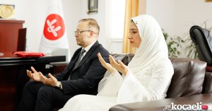 Sevdiği kadın ile evlenebilmek için Müslüman oldu