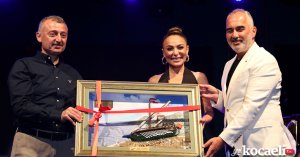 Büyükşehir’in yaz konserinde Ziynet Sali, Karamürsel’in kurtuluş gününe coşku kattı