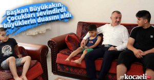 Başkan Büyükakın,  Çocukları sevindirdi büyüklerin duasını aldı