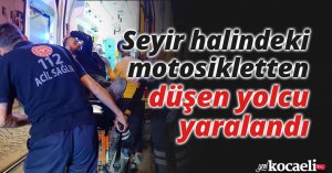Seyir halindeki motosikletten düşen yolcu yaralandı
