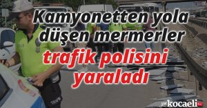 Kamyonetten yola düşen mermerler trafik polisini yaraladı