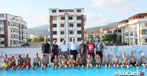 2 bin 500 öğrenciye yüzme öğretiliyor