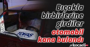 Bıçakla birbirlerine girdiler, otomobil kana bulandı