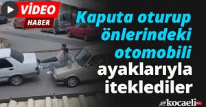 Kaputa oturup önlerindeki otomobili ayaklarıyla iteklediler