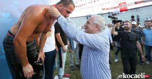 Derince’de Başpehlivan Hüseyin Gümüşalan