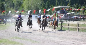 RAHVAN AT YARIŞI İHSANİYE KOŞUSU BÜYÜK HEYECANA SAHNE OLDU