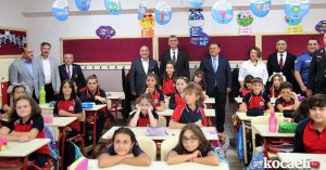 Başkan Sezer öğrencilerin ilk ders heyecanına ortak oldu