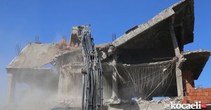 GÖLCÜK’TE YIKILAN ORTA HASARLI YA DA METRUK SAYISI 103 OLDU