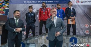 Karatede şampiyonlar madalyalarını aldı