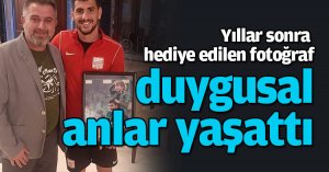 Yıllar sonra hediye edilen fotoğraf duygusal anlar yaşattı