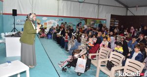 Kartepe'de Eğitimci – Yazar Merve Gülcemal'e yoğun ilgi