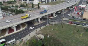 Gölcük Yüzbaşılar Köprülü kavşağı yan yollarında yol çizgileri çekildi