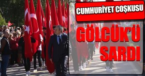 CUMHURİYET COŞKUSU GÖLCÜK’Ü SARDI