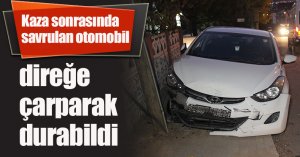  Kaza sonrasında savrulan otomobil, direğe çarparak durabildi