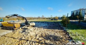 Atık durumdaki prefabrik yapı yıkıldı