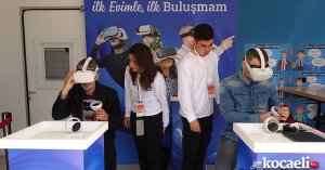 Dev projede inşa edilecek evleri sanal gerçeklik gözlüğüyle gezdiler