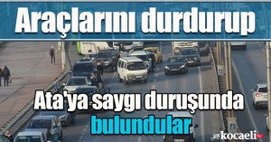 Araçlarını durdurup Ata'ya saygı duruşunda bulundular
