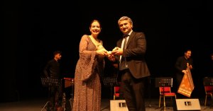 Büyük Önder Atatürk sevdiği şarkılarla anıldı